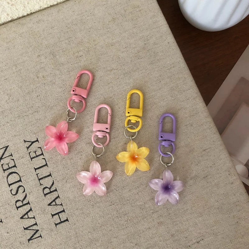 Cute Little Flower Pendant Keychain – Colorful Mini Resin Gift for Guests & Parties - Image 18
