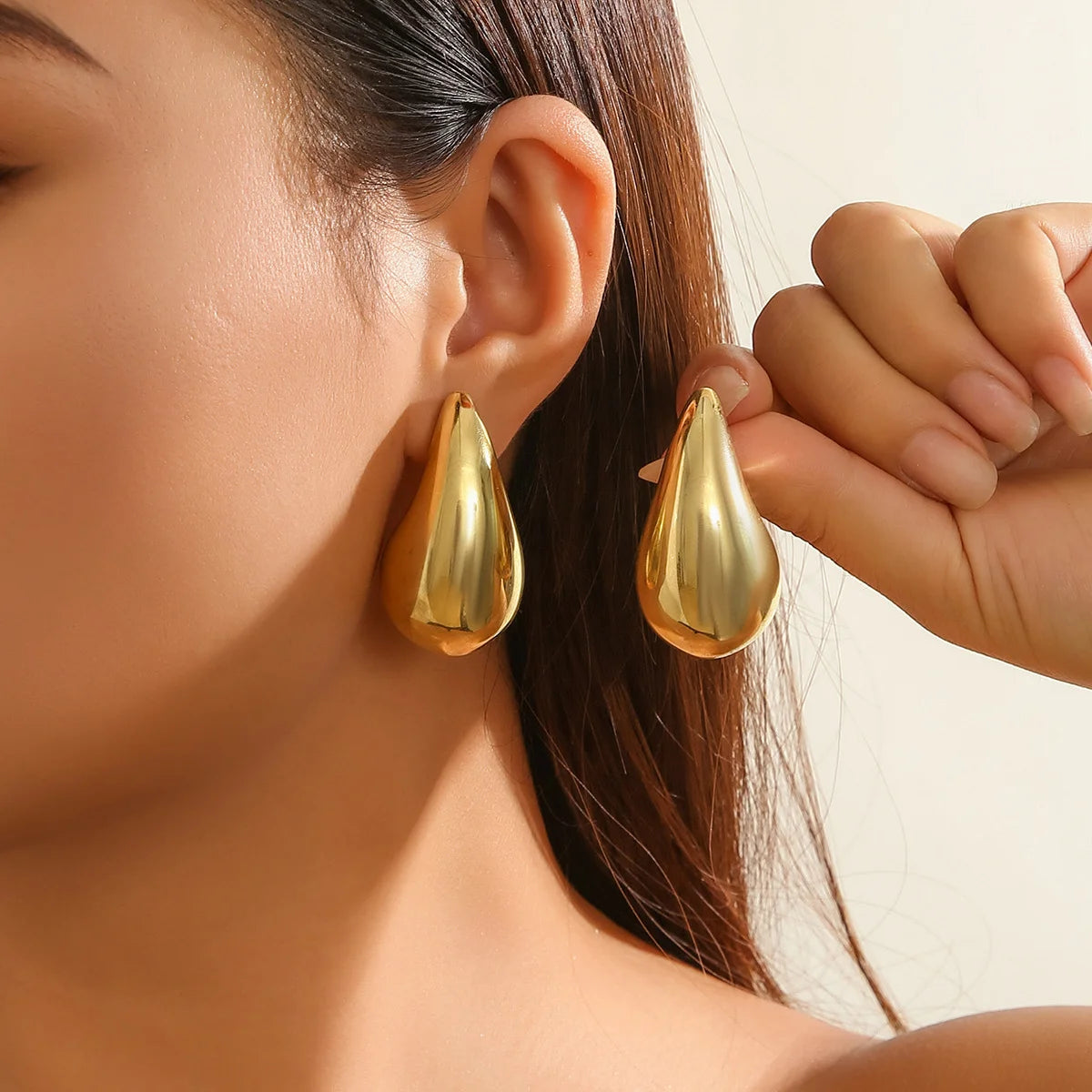 Chunky Gold Plated Waterdrop Hoop Earring Set - Image 7
