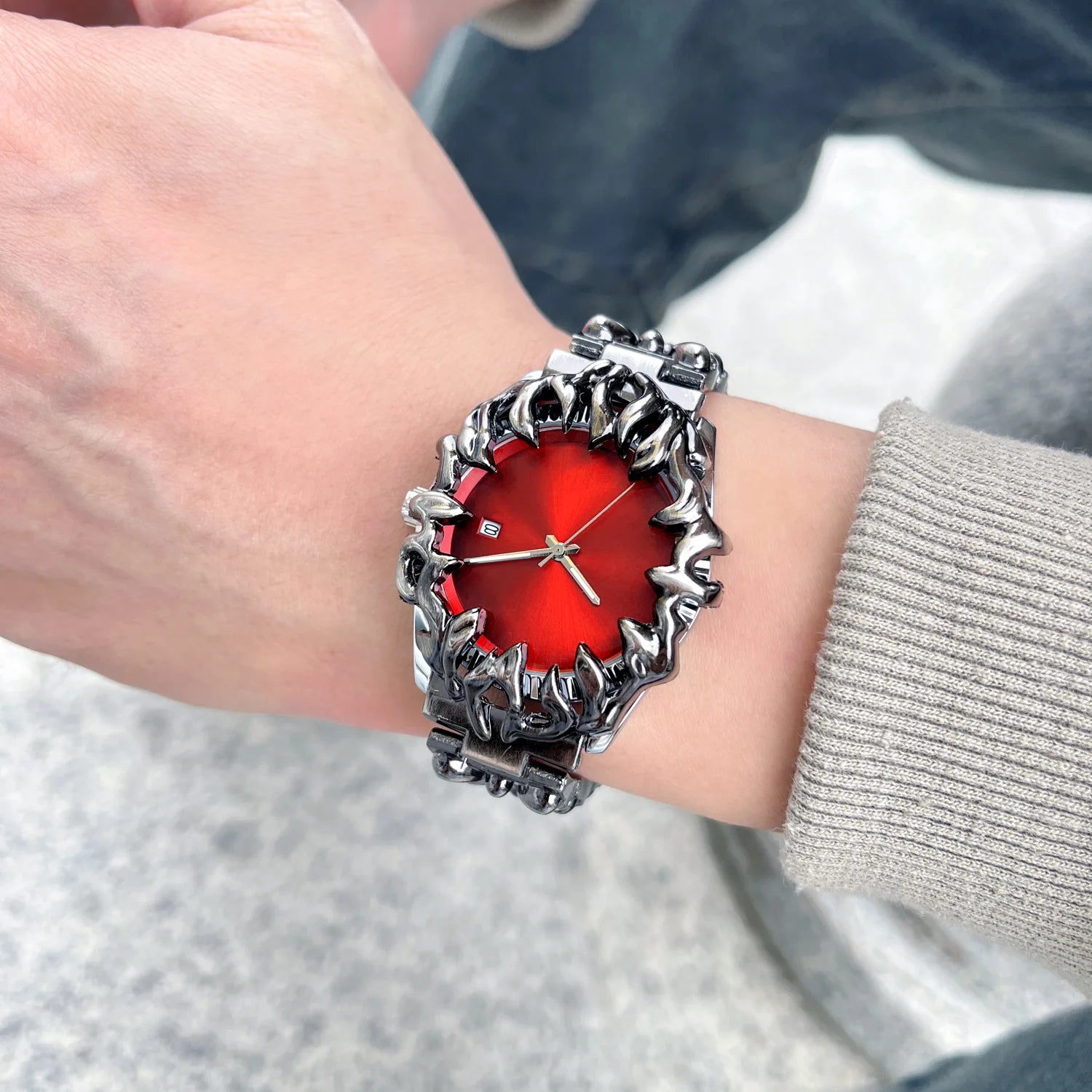 Retro Y2K Claw Watch – Alabaster-Style Fashion Timepiece with Unique Design - Image 5
